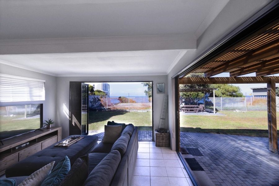 4 Bedroom Property for Sale in Sandbaai Western Cape